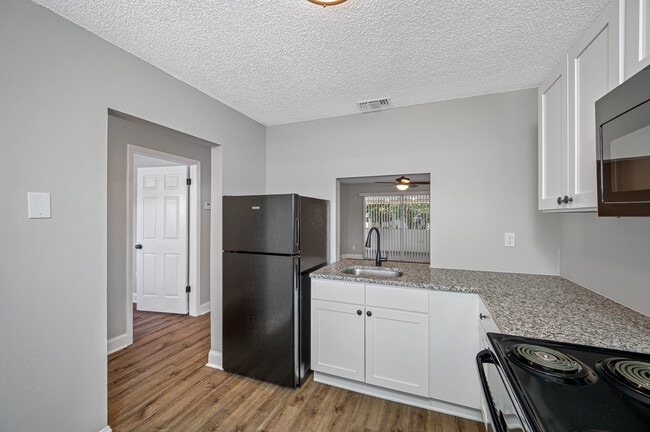 Armature Lake Apartments - A Place to Call Home, Port Richey, FL 34668 - photo 3