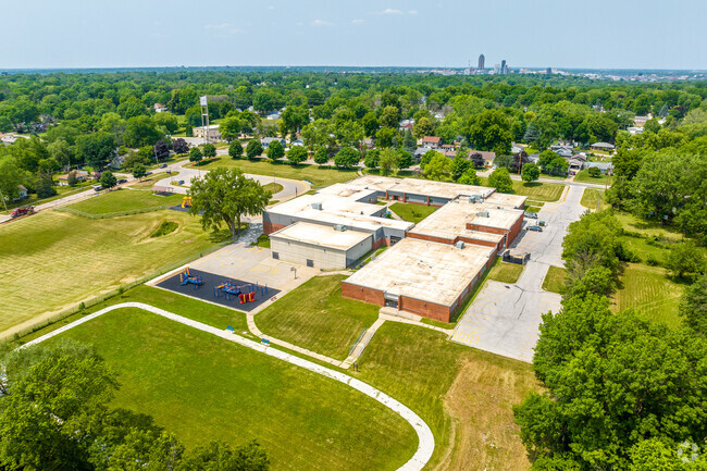 South Union Elementary School in Magnolia Park is just minutes from Downtown Des Moines.