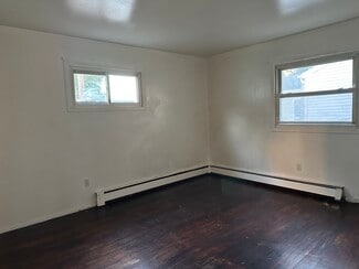 606 Maple St, Lakehurst, NJ 08733