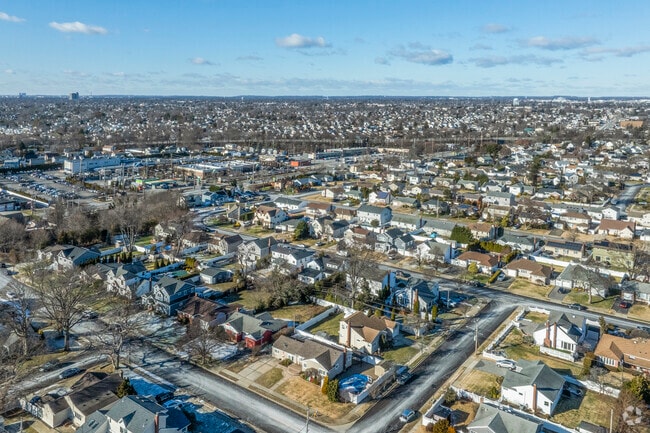 The average home price in North Massapequa is upwards of $750,000.