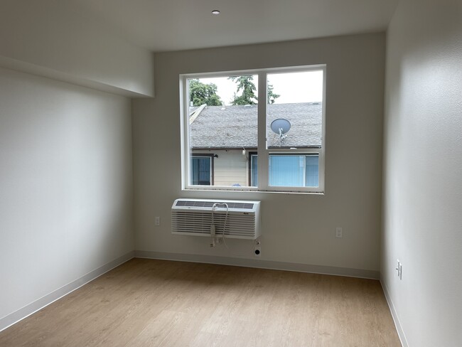 Berry Ranch Apartments, Portland, OR 97266 - photo 4