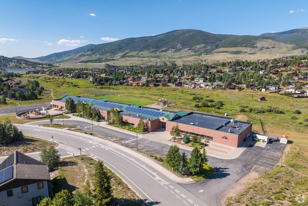 Summit Cove Elementary School.