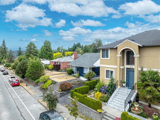 A variety of home styles can be found in the Highland Park neighborhood.