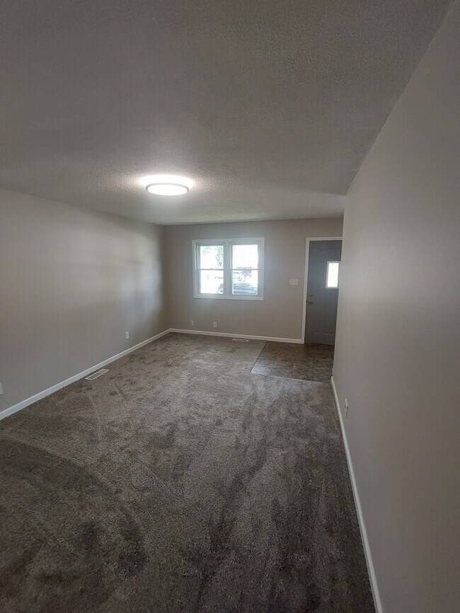 8113 W Colony Dr, Yorktown, IN 47396 - photo 7