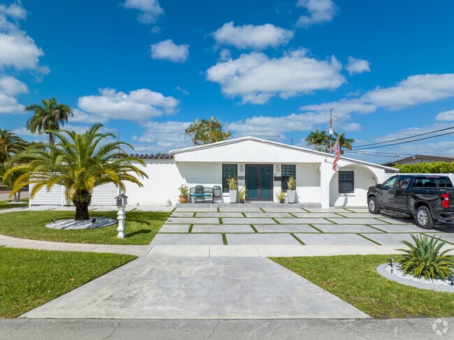 Modern style homes are commonly seen in Biscayne Gardens East.