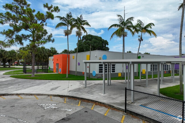 Tradewinds Elementary School pick up area neighbors the parking lot in Coconut Creek, FL.