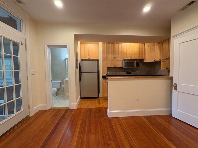 91 Winthrop Rd unit 1, Brookline, MA 02445 - photo 7