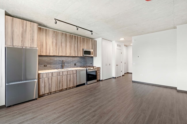 178 N Ashland Ave, Chicago, IL 60607 - photo 3