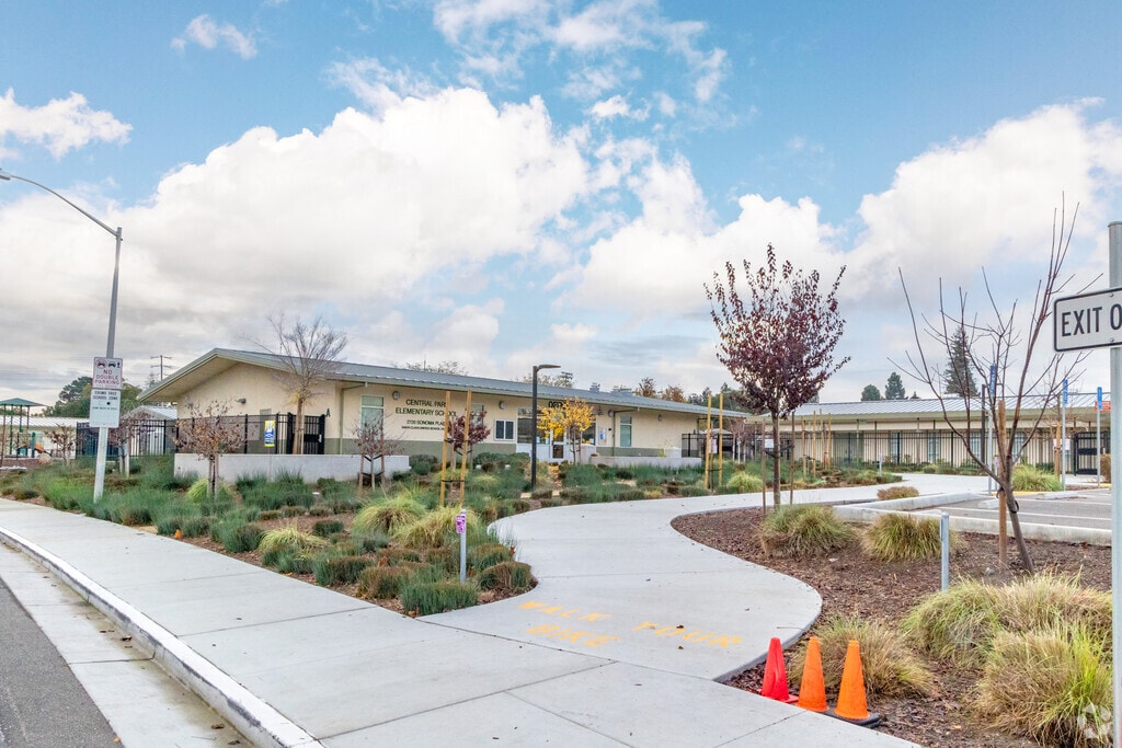 A view of the Central Park Elementary office from the street.