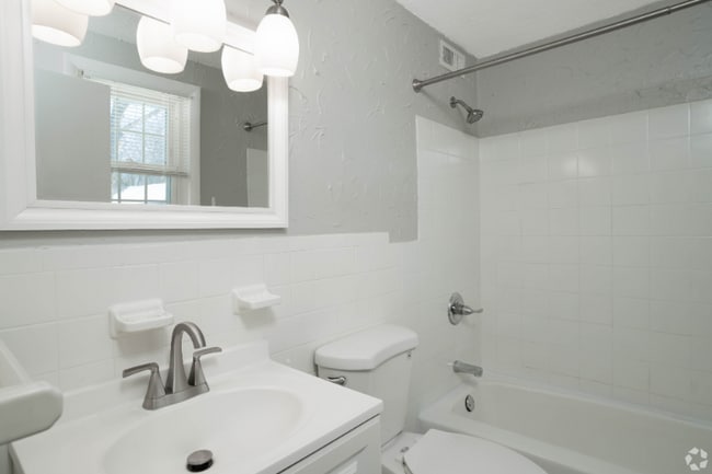 266 Main St unit 1 Bedroom, Windsor Locks, CT 06096 - photo 2