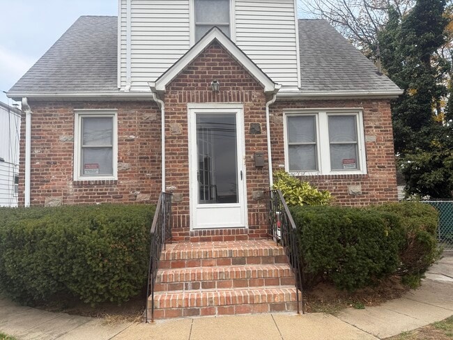 101 N Waldinger St, Valley Stream, NY 11580 - photo 3