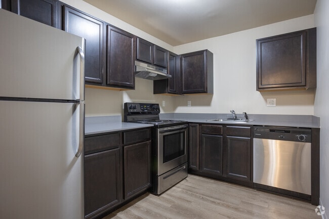 1 BR, 1 BA - 743SF