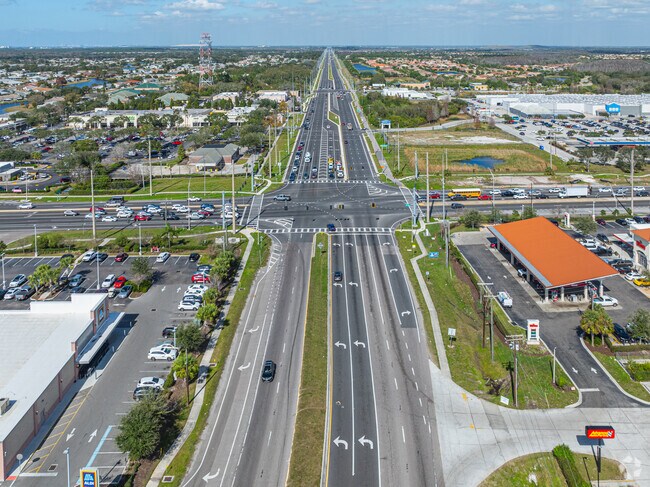 The intersection of 301 and 674 makes traveling easy in Wimauma.