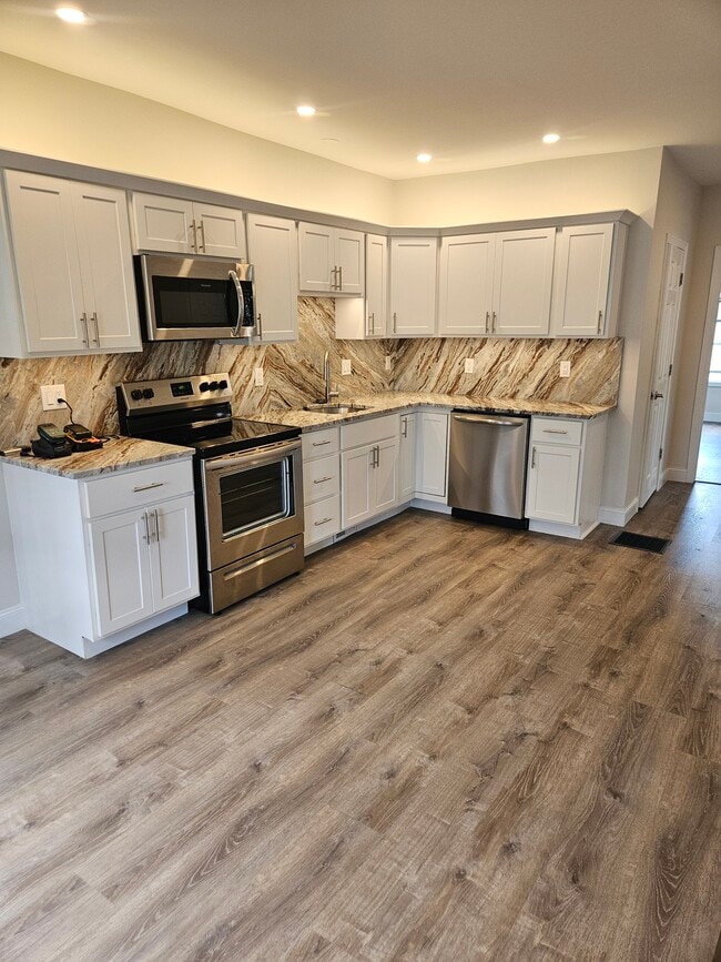 15 Warsaw Ave unit 2, Manchester, NH 03103 - photo 2