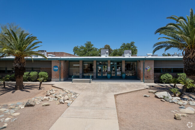 The front entrance at Lineweaver Elementary School.