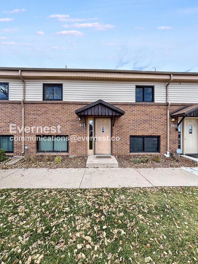 1613 Depew St, Lakewood, CO 80214