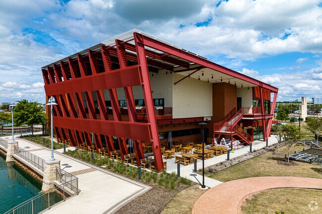 Windmills is a microbrewery and international eatery offering live music in Austin Ranch.