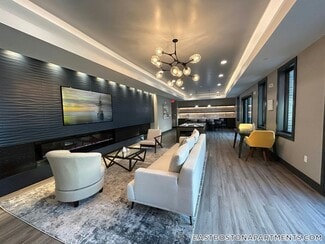 656 Saratoga St Unit 303, Boston, MA 02128