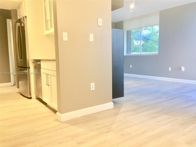 7601 Dickens Ave unit 202, Miami Beach, FL 33141 - photo 6