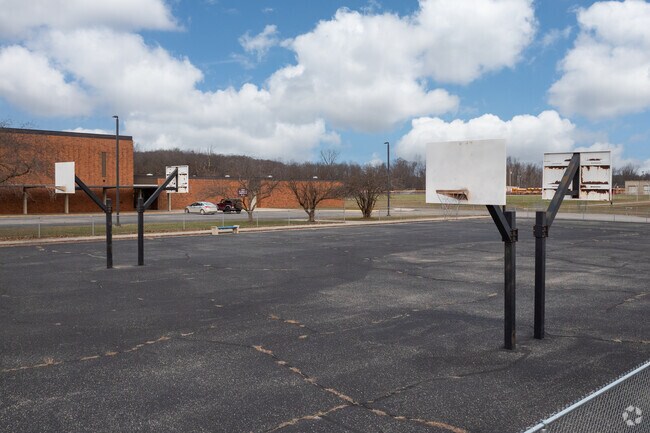 Cherry Creek Elementary School, Basketball courts.