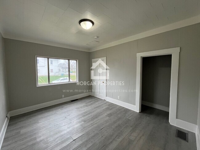 1104 Thornburg St, New Castle, IN 47362 - photo 2