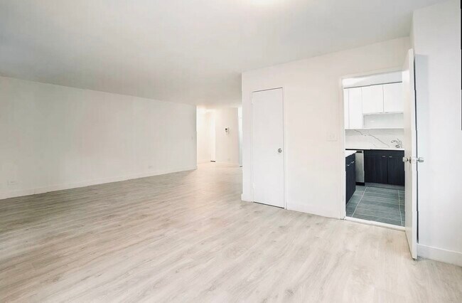315 W 48th St unit 10M, New York, NY 10036 - photo 6