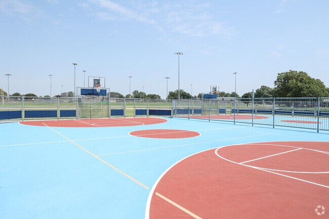 Bentley Park Sports Complex has enclosed basketball courts available.