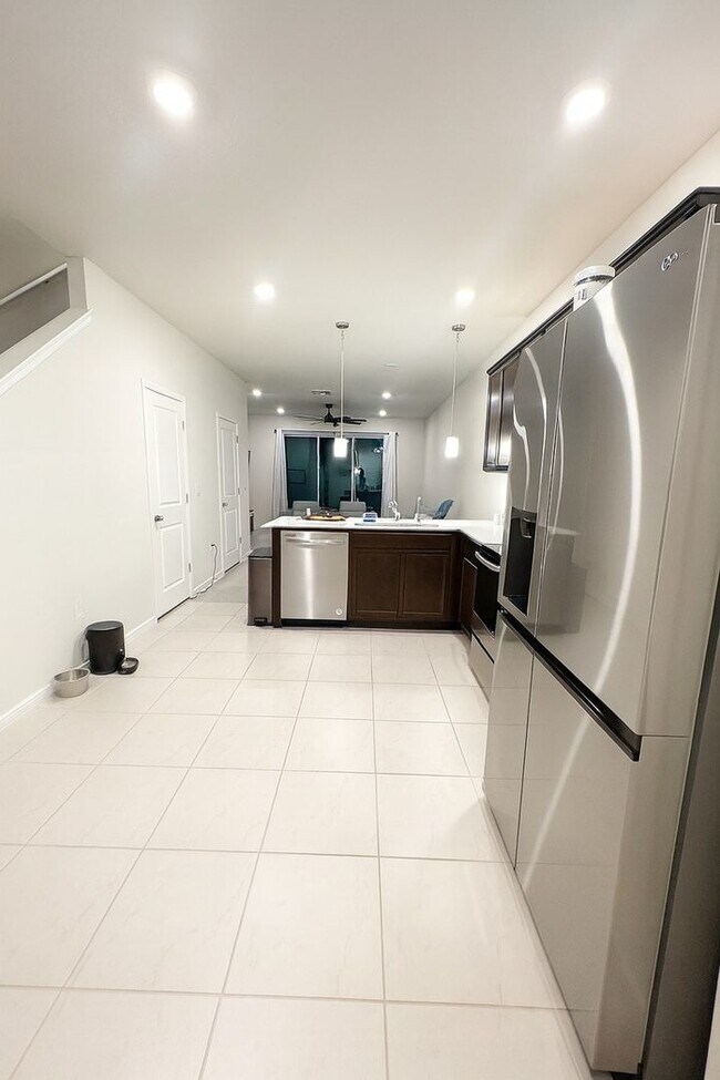 5489 Elmview Crossing, Wesley Chapel, FL 33545 - photo 5