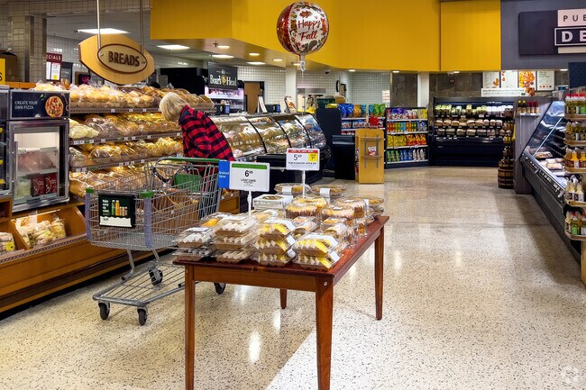 A Rosemont resident enjoys shopping for necessities at the nearby Publix.