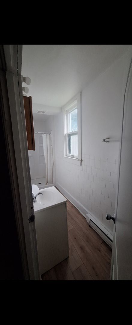 2610 W Juneau Ave Unit 2610A Upper, Milwaukee, WI 53208
