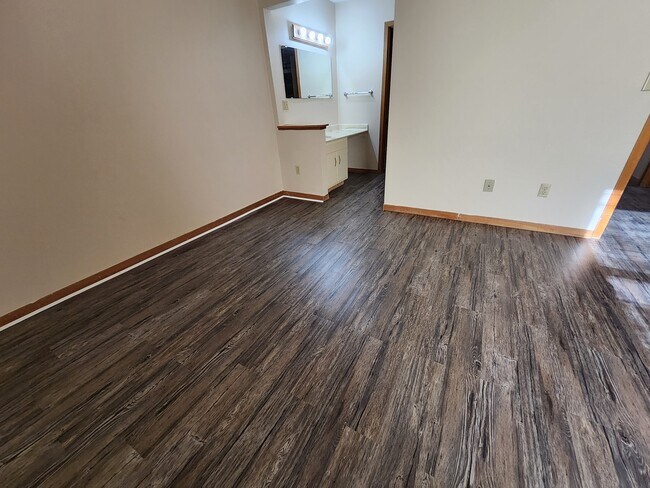 220 Heritage Cir, Bucyrus, OH 44820 - photo 6