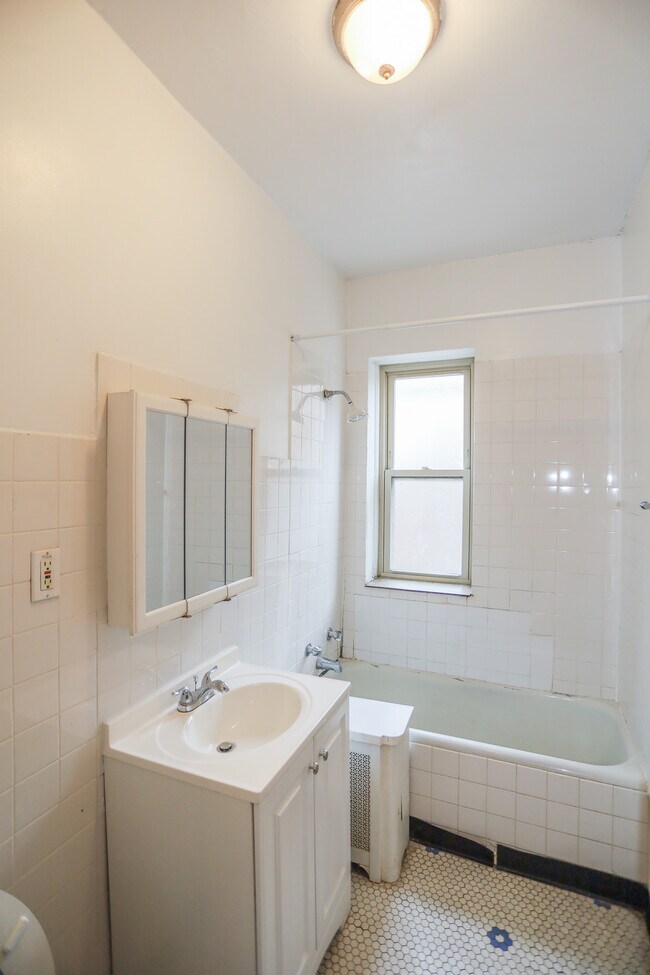 7717 N Sheridan Rd unit 2P, Chicago, IL 60626 - photo 6