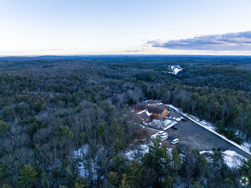 Longview School in Deerfield NH is a private, adventure-based school serving grades 8-12.