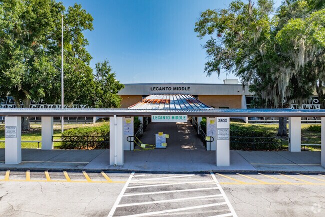 Lecanto Middle School has 809 students in grades 6-8.