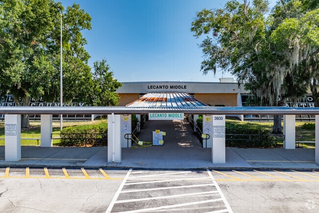 Lecanto Middle School has 809 students in grades 6-8.