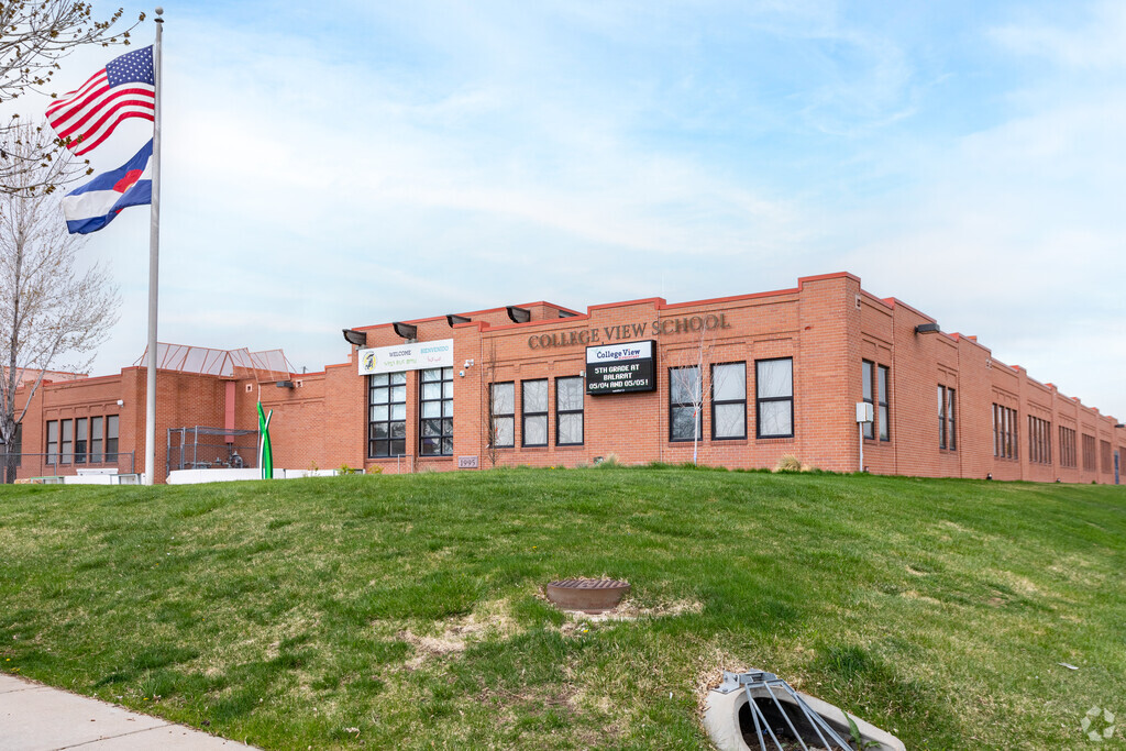 College View Elementary School is a public school located on the west side of College View.