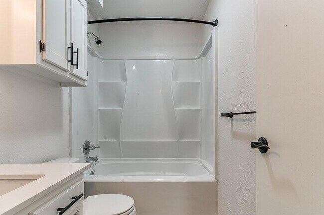 Hearthstone Homes - Moore, Moore, OK 73160 - photo 5