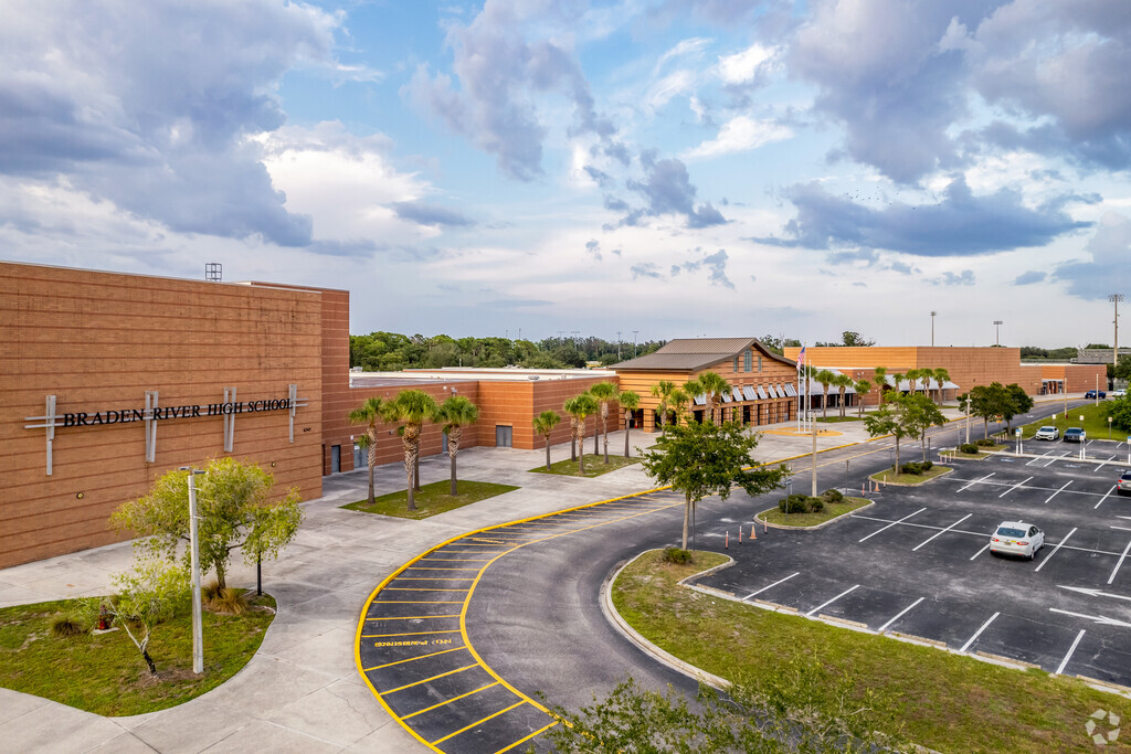 Braden River High School, Rankings & Reviews - Homes.com