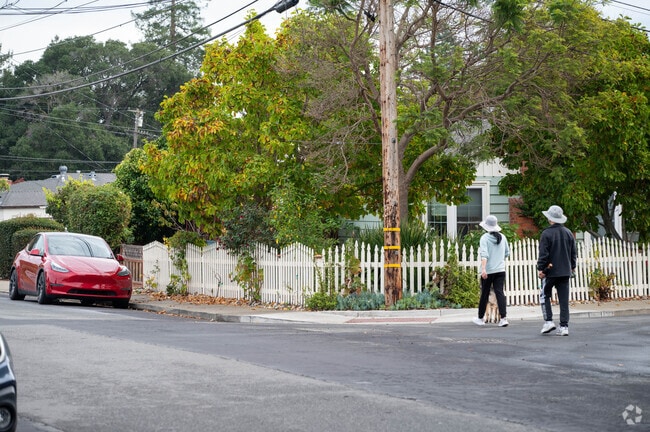 With wide-open streets, it's fun to walk in the El Sereno Corte neighborhood.