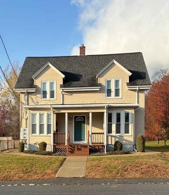 12 Everett St Unit 12, Plainville, MA 02762