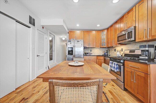 1607 Brown St unit 3, Philadelphia, PA 19130 - photo 4