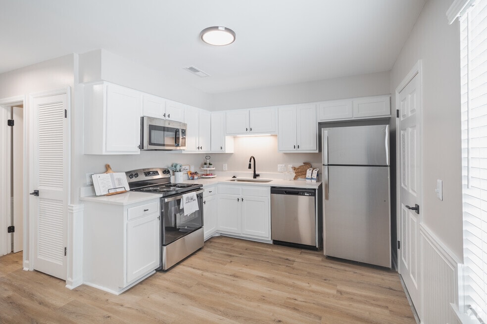 Oakleaf Townhomes, Mount Pleasant, SC 29464 - photo 1