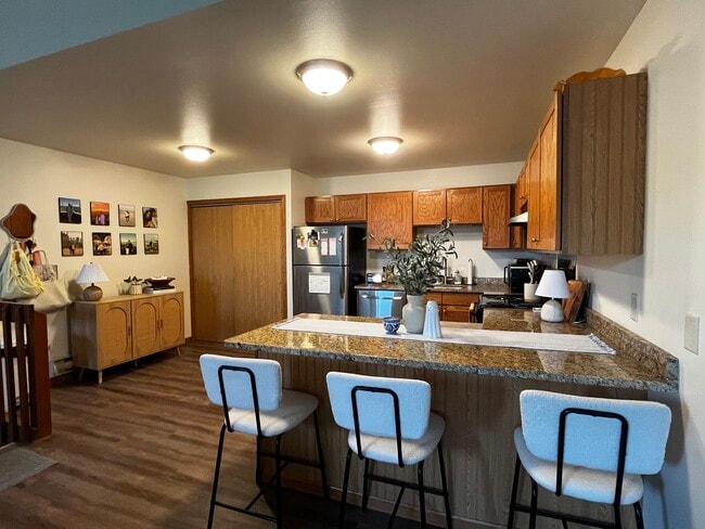 Ideal for casual meals and entertaining!