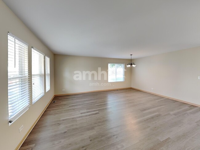 818 Glen Cove Ln, Pingree Grove, IL 60140 - photo 4