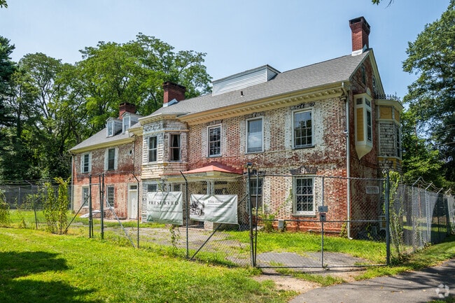 A historic revolutionary home stands proudly in Fieldsboro.