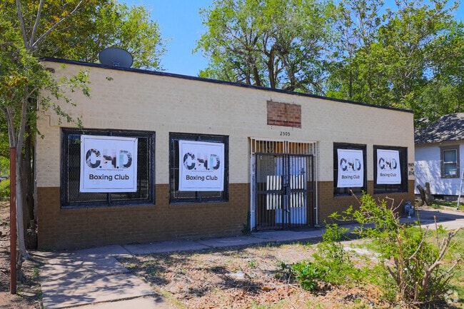 Learning boxing at The Boxing Club in Murdock/The Elms.