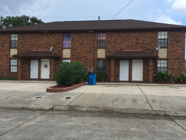 2504 Meraux Ln unit A, Violet, LA 70092 - photo 2