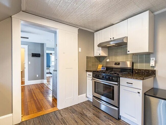 340 Harrison St unit 1, Manchester, NH 03104 - photo 6