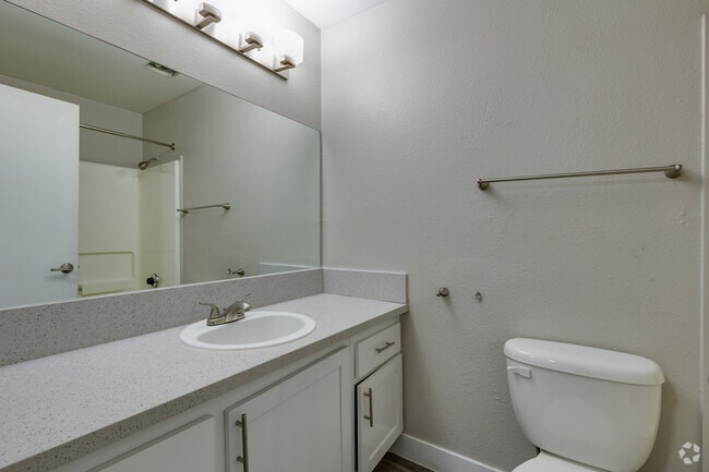 1 BR, 1 BA - 657 SF