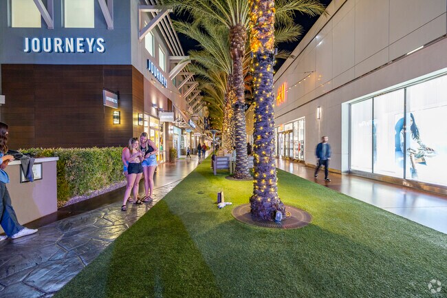 Desert Ridge Marketplace combines shopping, dining, and entertainment near Desert Foothills.